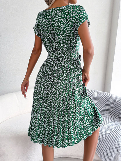 Retro-Chic All-Over Blooms Short Sleeves Floral Pleated Waist Detail Midi Casual Dress