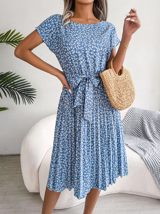 Retro-Chic All-Over Blooms Short Sleeves Floral Pleated Waist Detail Midi Casual Dress