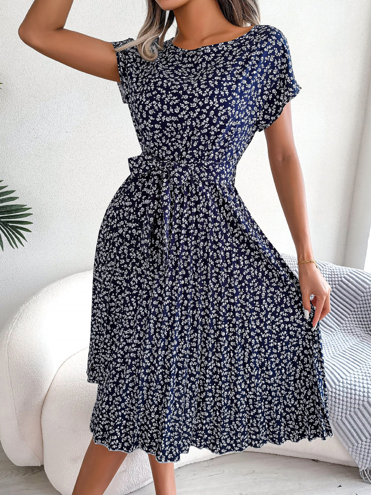 Retro-Chic All-Over Blooms Short Sleeves Floral Pleated Waist Detail Midi Casual Dress