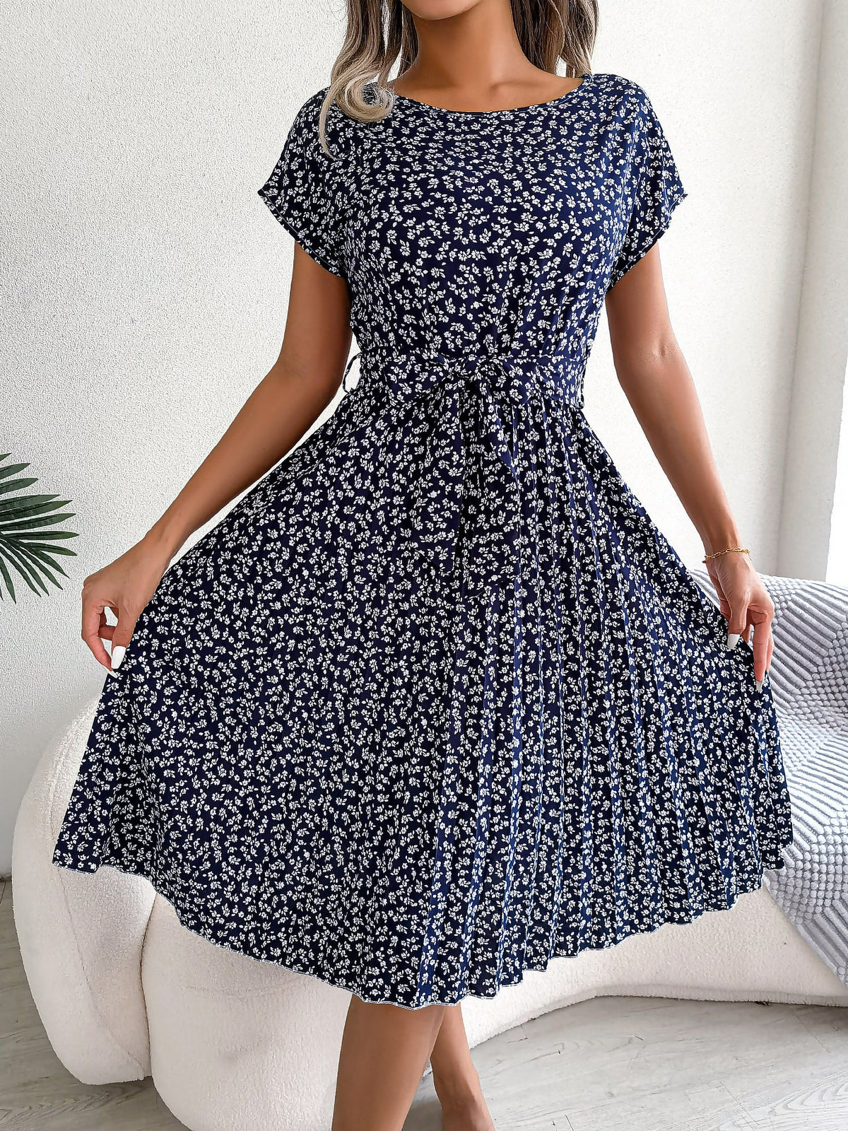 Retro-Chic All-Over Blooms Short Sleeves Floral Pleated Waist Detail Midi Casual Dress