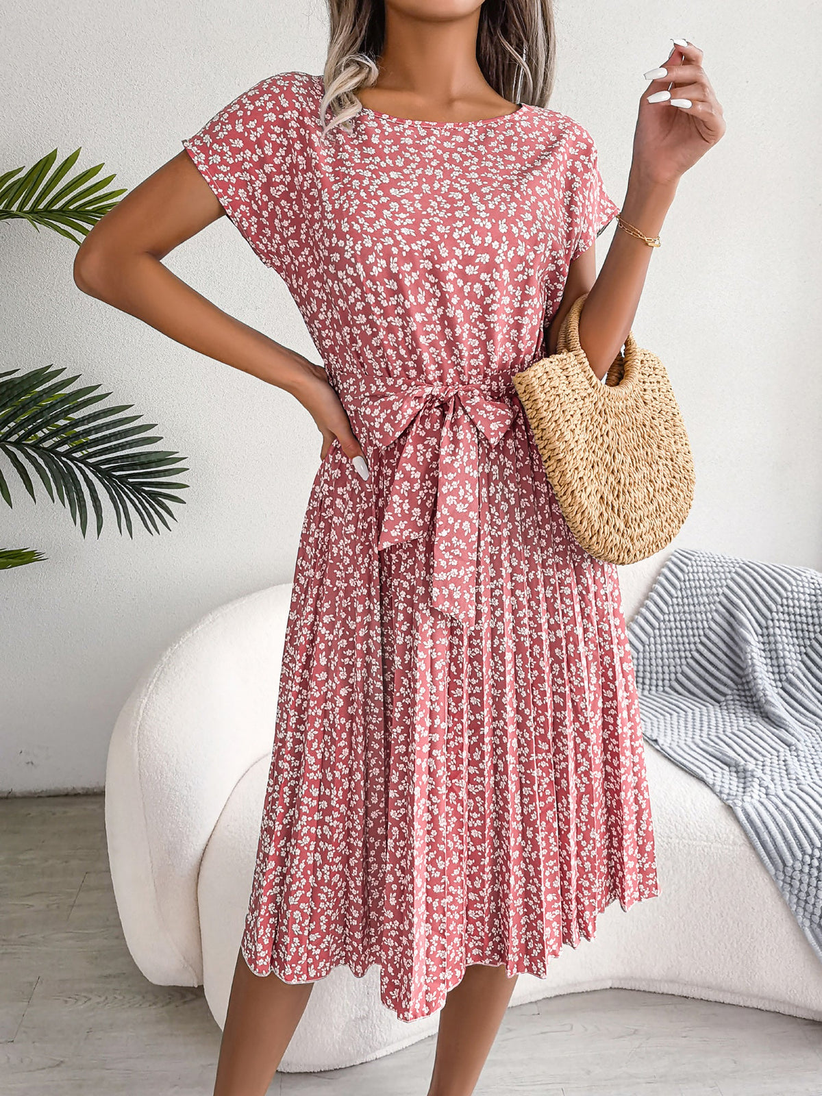Retro-Chic All-Over Blooms Short Sleeves Floral Pleated Waist Detail Midi Casual Dress