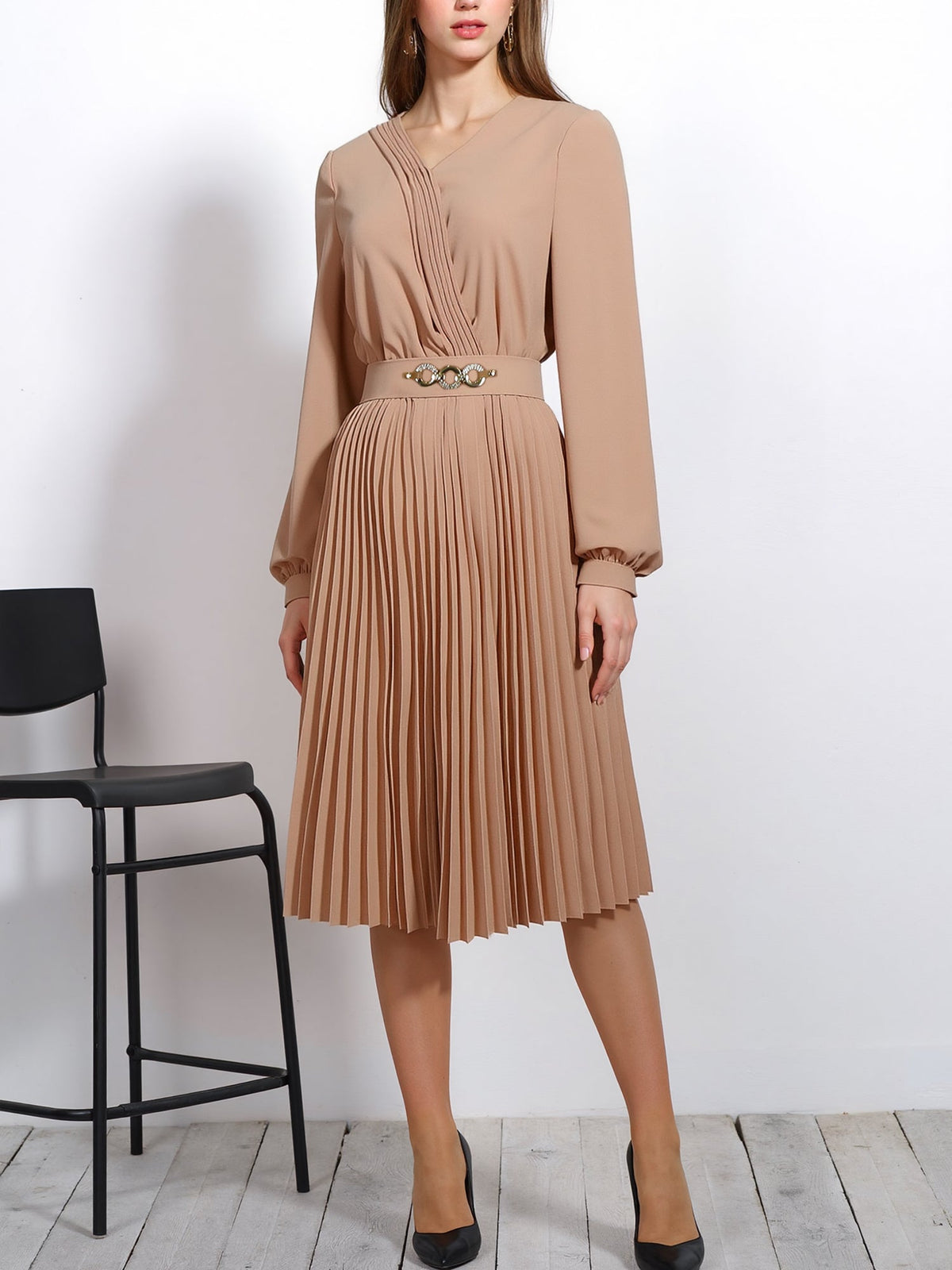 V Neck Long Sleeves Belted Pleated Midi Dress
