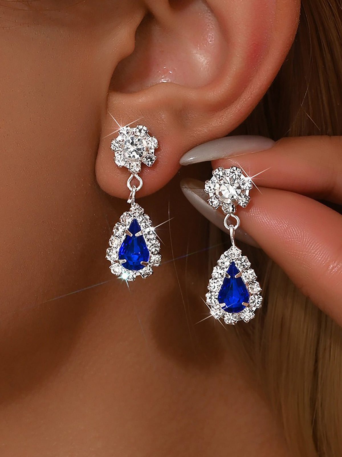 Shimmering Elegant Teardrop-Shaped Earrings