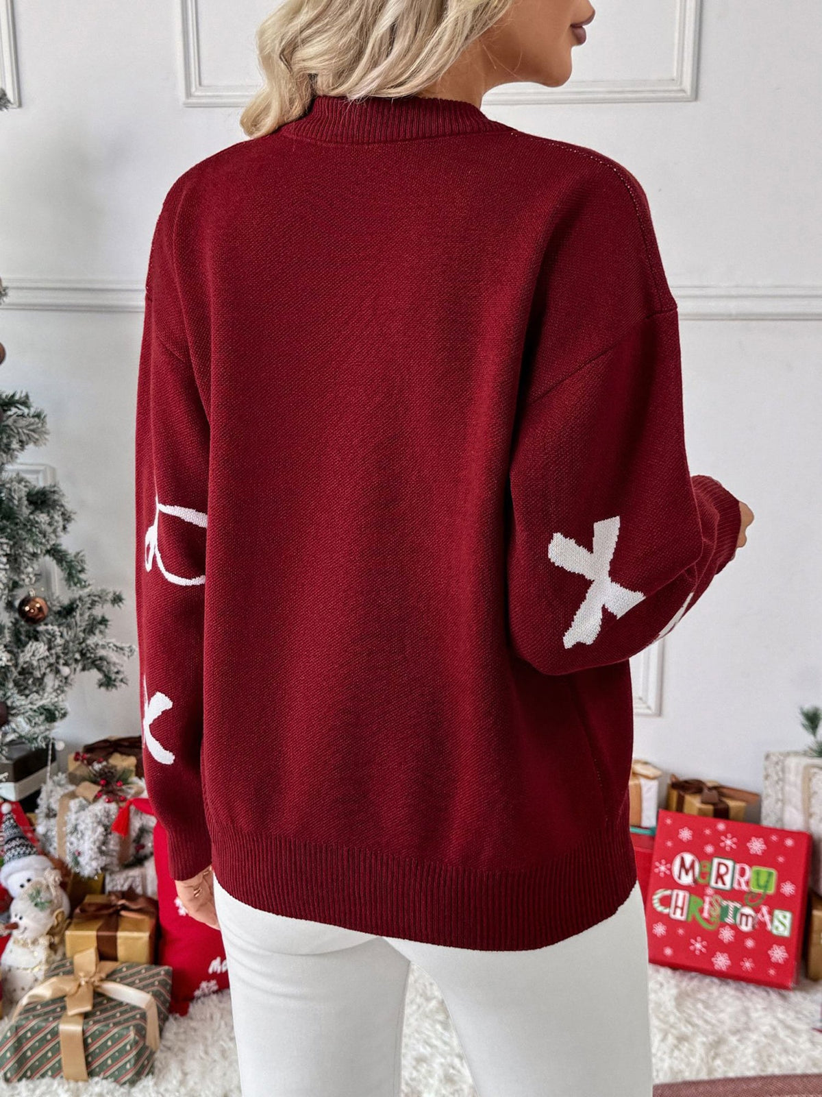 Round Neck Bow Pattern Knitted Christmas Sweater