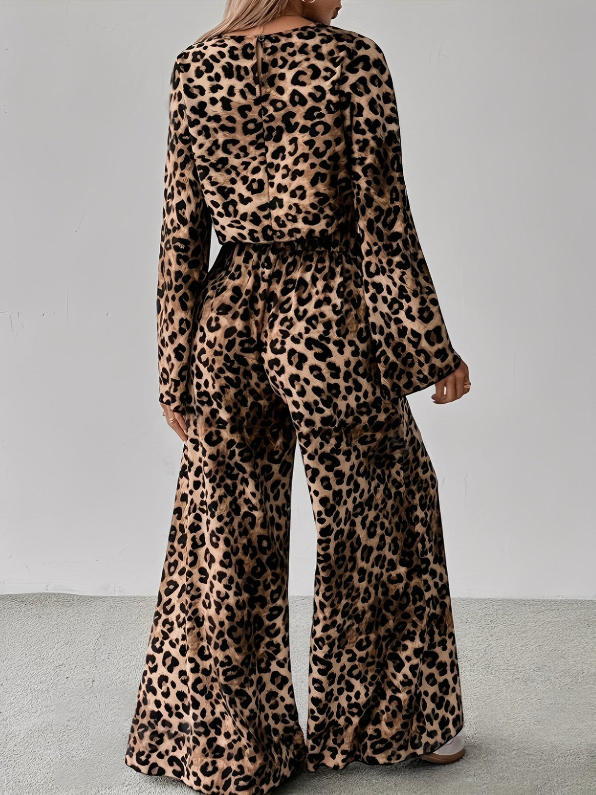 2 Pieces Leopard Print Bell Sleeve Copped Tops & Wide Legs Pants Matching Set