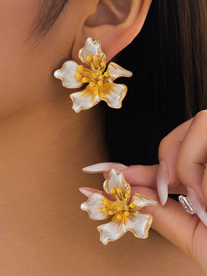 Floral Vintage-Inspired Stud Earrings